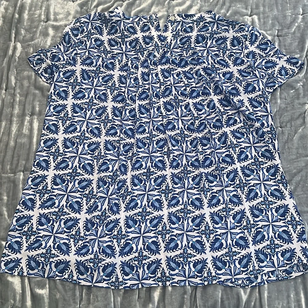 LOFT Blue and White Mediterranean Print Short Sleeve Blouse (Size XS)
